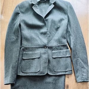 Women’s suit,comfortable but also elegant, is pin skirt,material stretch.